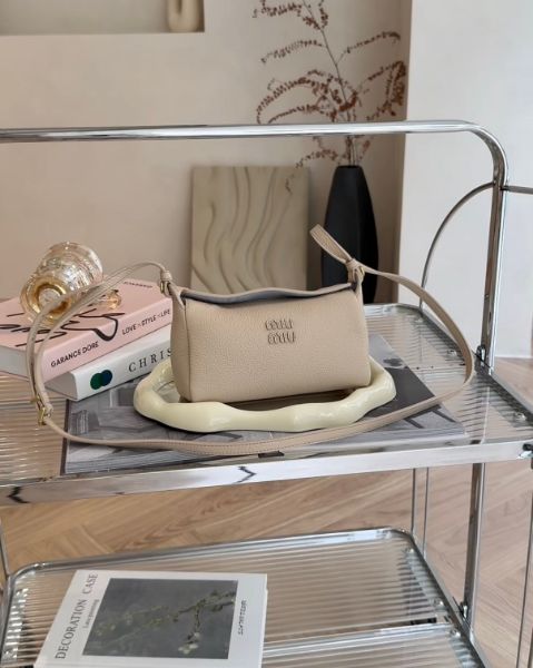 圖片 【MIUMIU】皮革相機小包 長春花色