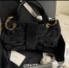 圖片 CHANEL 25K 秀款美爆中型蝴蝶結包 黑絨布 29*38*5 cm 