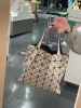 圖片 【現貨】三宅一生 BaoBao 7x7 奶茶色 手提包 托特包