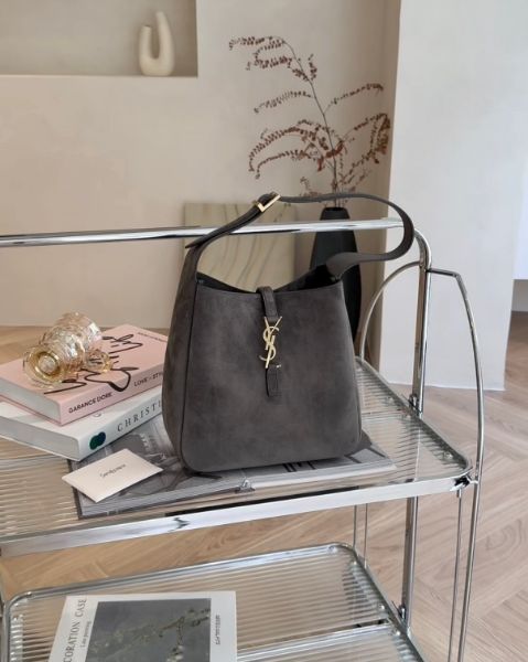 圖片 【YSL】LE5A7小號HOBO 麂皮灰色