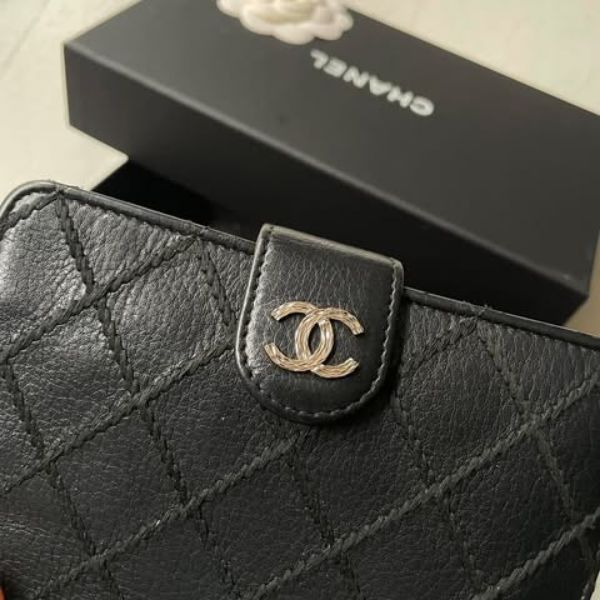 圖片 Chanel 黑銀綠外縫線絕版中夾