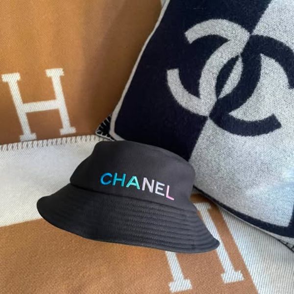 圖片 Chanel 24c彩色字母漁夫帽
