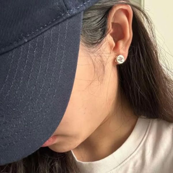 圖片 Chanel 24b 小金豆水鑽耳針