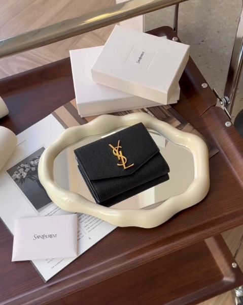 圖片 【YSL】UPTOWN 粒面雙折短夾 黑金