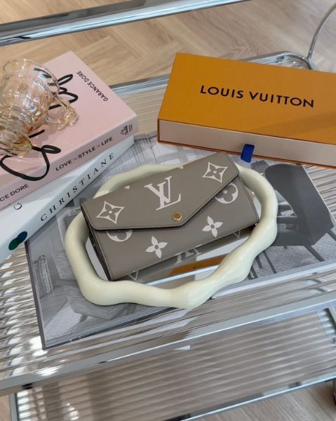 圖片 【LV】SARAH 信封長夾 大象灰 M81049