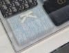 圖片 《在台現貨最低特價  最新》Dior  蔚藍色 Dior Oblique 水洗緹花 對折短夾