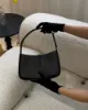 圖片 【YSL】LE 5 À 7 光滑皮革腋下包 黑金