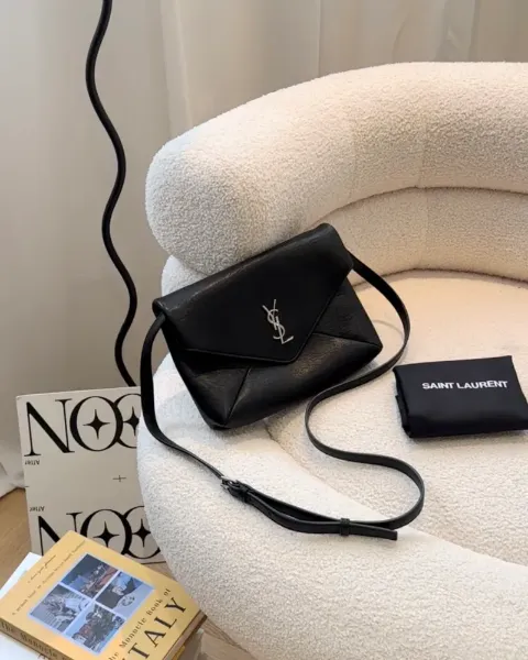圖片 【YSL】CASSANDRE小羊皮信封郵差袋