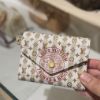 圖片 《在台現貨最低特價  最新》Louis Vuitton LV LVStamp圖案收藏等級短夾