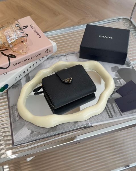 圖片 【PRADA】SAFFIANO 皮革對開短夾 黑色