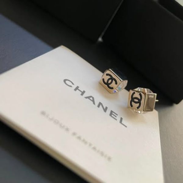 圖片 Chanel 黑金水鑽小冰糖耳針