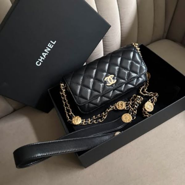 圖片 Chanel 22a 黑金荔枝硬幣法棍包