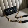 圖片 Chanel 22a 黑金荔枝硬幣法棍包
