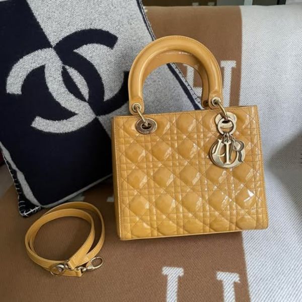 圖片 Dior 芒果黃漆皮五格黛妃