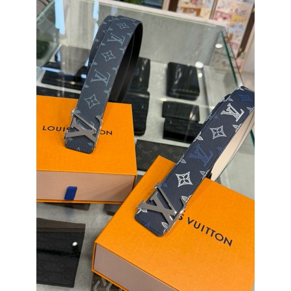 圖片 Louis Vuitton LV 銀頭logo 深藍 老花 皮革 材質 設計 雙面皮帶 男生皮帶