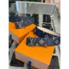 圖片 Louis Vuitton LV 銀頭logo 深藍 老花 皮革 材質 設計 雙面皮帶 男生皮帶