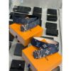 圖片 Louis Vuitton LV 銀頭logo 深藍 老花 皮革 材質 設計 雙面皮帶 男生皮帶