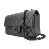 圖片 Chanel 展示品 So Black 黑雙C菱格粒紋羊皮斜背包-20cm(A69900-黑)