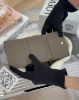 圖片 【LOEWE】卵石紋小牛皮按扣三折短夾 灰褐色