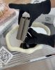 圖片 【LOEWE】卵石紋小牛皮按扣三折短夾 灰褐色