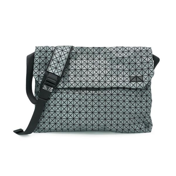 圖片 Issey Miyake Bao Bao 幾何細方格釦式斜背包(霧銀)