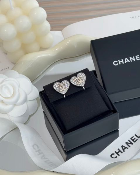 圖片 【CHANEL】26P 愛心閃鑽耳夾