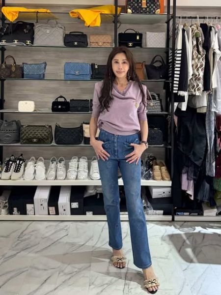 圖片 Chanel 山茶花多元素直筒牛仔褲
