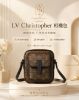 圖片 LV Christopher 相機包｜經典老花 × 黑色皮革飾邊