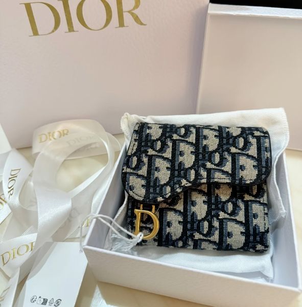 圖片 《在台現貨最低特價  最新》Dior 藍色 Dior Oblique 緹花 經典馬鞍設計短夾