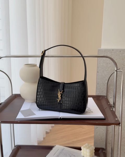 圖片 【YSL】LE5À7鱷魚紋腋下包 黑金