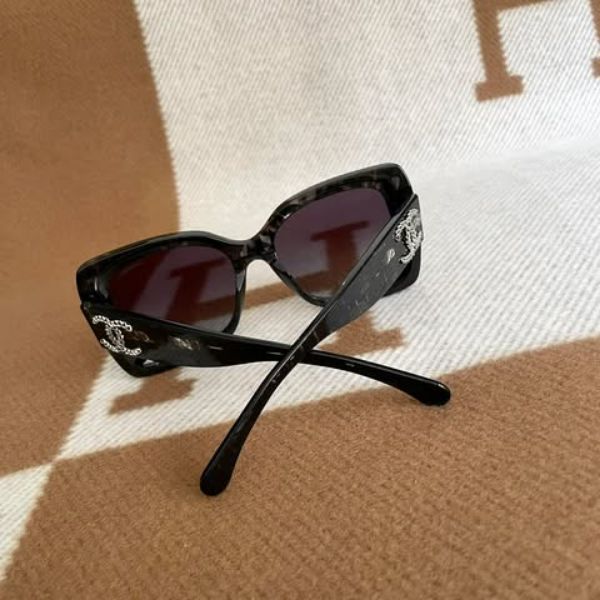 圖片 Chanel 新款編織logo大框墨鏡