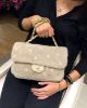 圖片 Chanel A90466 Pearl Flap Bag 中型卯珍珠羊毛肩背包 26 cm 銀灰 