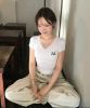 圖片 韓國🇰🇷連線 Mucent 蕾絲V領短T 合身 芭蕾風 簡約 黑色 白色 灰色 (任買兩件7-11免運)/預購