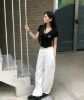 圖片 韓國🇰🇷連線 Mucent 蕾絲V領短T 合身 芭蕾風 簡約 黑色 白色 灰色 (任買兩件7-11免運)/預購