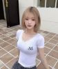 圖片 韓國🇰🇷連線 Mucent 蕾絲V領短T 合身 芭蕾風 簡約 黑色 白色 灰色 (任買兩件7-11免運)/預購