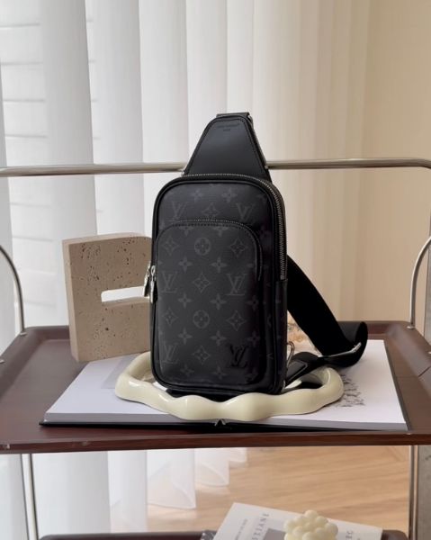 圖片 【LV】AVENUE SLINGBAG PM 腰包 黑色老花 M47137