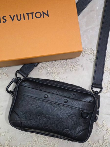 圖片 LV M82544 Nano Alpha｜黑壓紋斜背包