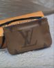 圖片 LV M69203 雙色老花大Logo雙層拉鍊斜背包