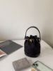 圖片 Tory Burch Tb Monogram 黑金老花水桶包