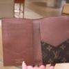 圖片 《在台現貨最低特價  最新》Louis Vuitton LV Monogram鎖扣護照套