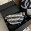 圖片 Chanel 24M coco beach條紋半月包