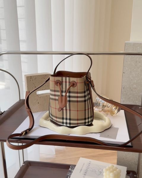 圖片 【BURBERRY】格紋迷你水桶包 典藏米