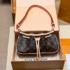 圖片 《在台現貨最低特價  最新》Louis Vuitton LV Monogram 束口肩背 斜背包