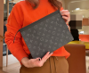 圖片 《在台現貨最低特價  最新》Louis Vuitton LV 灰黑Monogram 男士手拿包 隨身包