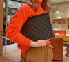 圖片 《在台現貨最低特價  最新》Louis Vuitton LV 灰黑Monogram 男士手拿包 隨身包
