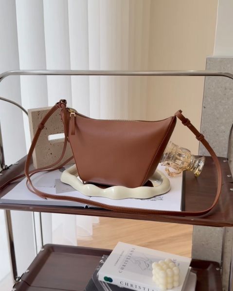 圖片 【LOEWE】 HAMMOCK 吊床包 HOBO 焦糖色