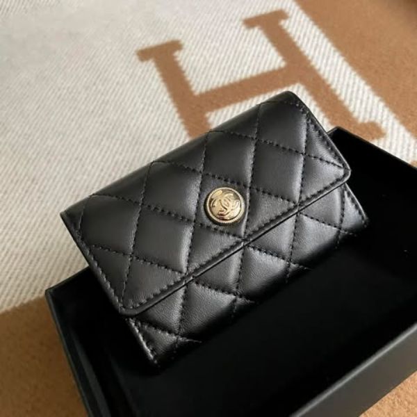 圖片 Chanel 黑金羊皮金屬logo信封卡包