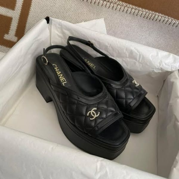 圖片 Chanel 黑金菱格珍珠魚口厚底跟鞋
