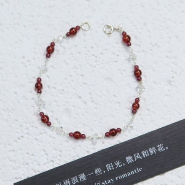 圖片 【手工客製銀飾】緋紅守護 x 紅石榴石 × 隨形閃靈鑽 純銀手鍊