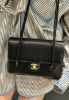 圖片 CHANEL 香奈兒人氣包「Preppy Coco」揹了這款就回不去～ 大號 22 cm 黑 